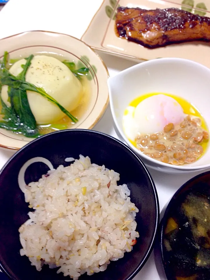 バルサミコ酢と生姜で煮魚♬温泉卵納豆をオリーブ油にわかめとジャガイモのお味噌汁(^^)|Hiroo  Higuchiさん