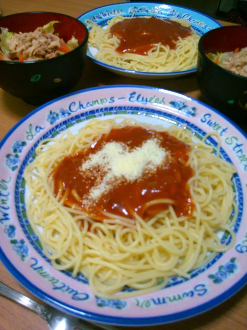 ミートスパゲッティとサラダ|かにゃさん