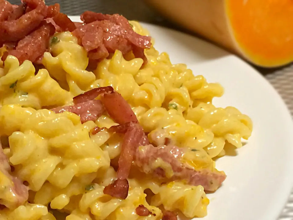 Pasta with pumpkin sauce and bacon|Lie Lie Chongさん