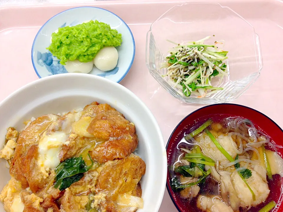 Snapdishの料理写真:油麩丼・ずんだもち・だまこ汁・とんぶりサラダ|よしえさん