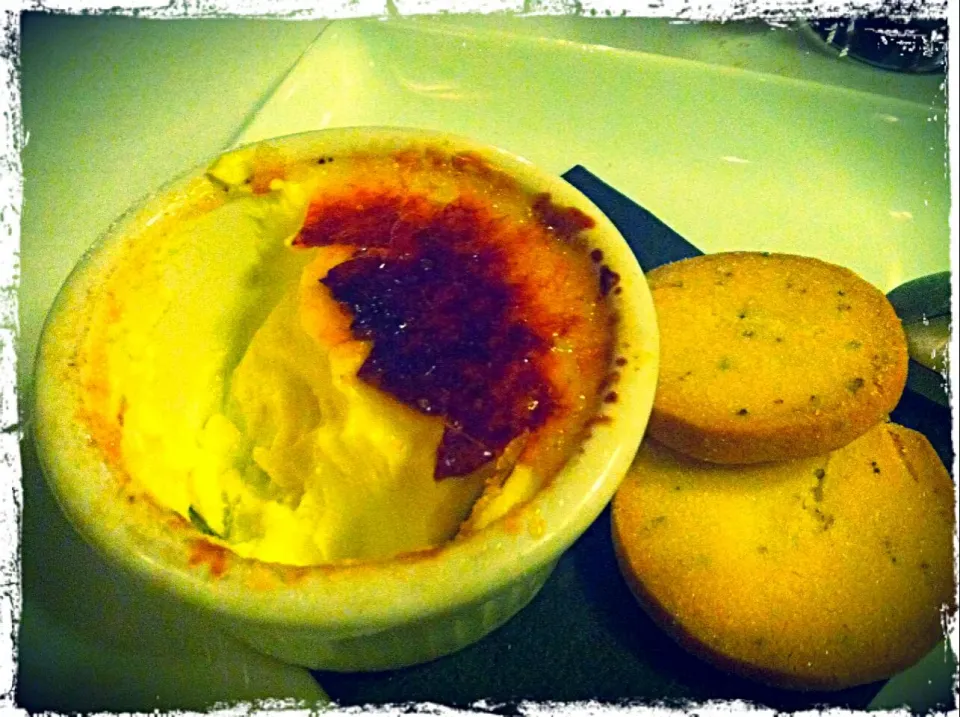 Creme Brulee with tea cookies at the Tenderbox in Flagstaff, Arizona, USA.  One of the best Creme Brulee I've ever had!|Jihollandさん