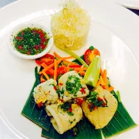 Grilled spicy thai squid with pandan leaves & coconut milk risotto, salad with thai dressing served on banana leaves|Tameeni Juggernauth Seboruthさん