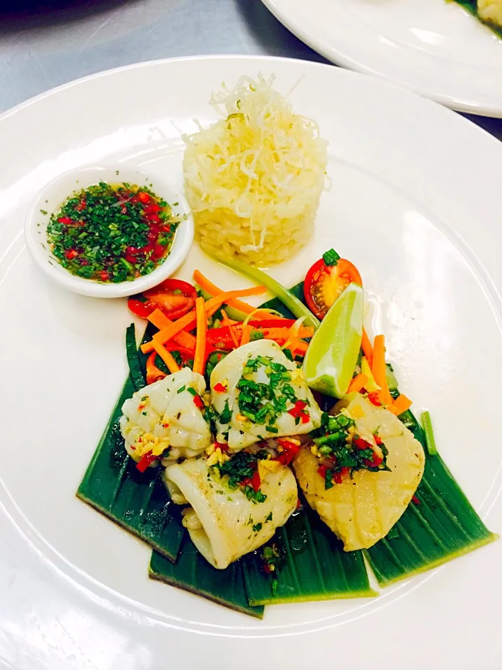 Grilled spicy thai squid with pandan leaves & coconut milk risotto, salad with thai dressing served on banana leaves|Tameeni Juggernauth Seboruthさん