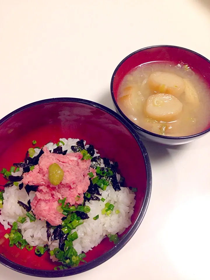 Snapdishの料理写真:ネギトロ丼&味噌汁|おかーＰさん