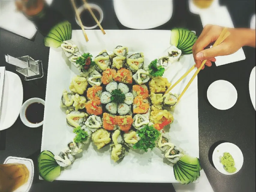 Snapdishの料理写真:#sushi #sushiplatter #platter #japanese #japanesecuisine|Ravella Xevinzqyさん