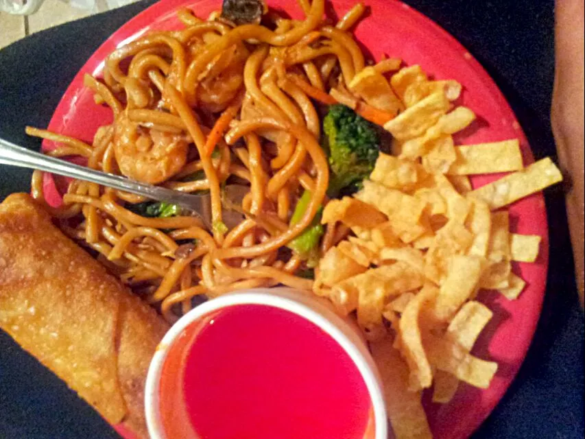 Chinese Take out Always Hits the Spot  Everytime Late Night 🌃 Snack ✔😍✔ Egg Roll 🌟Fried Noodles 🍜 Lo Mein 😊 #Chinese cuisine #Fried Noodles #Noodles #Snack/Teat|Alisha GodsglamGirl Matthewsさん