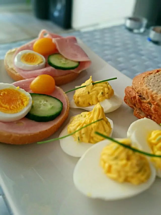 party time eggs and breads|LucieFoodさん