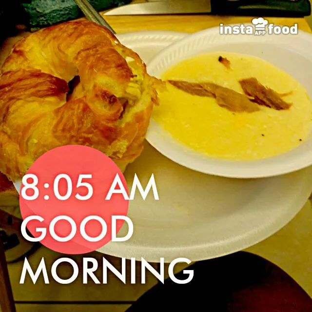 Snapdishの料理写真:I made a breakfast croissant with egg cheese bacon ham and cheesy grits #goodeats #homemade|christl babcockさん