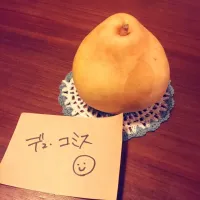 Snapdishの料理写真:珍しい洋梨。頂きました☺︎|yukiko.さん