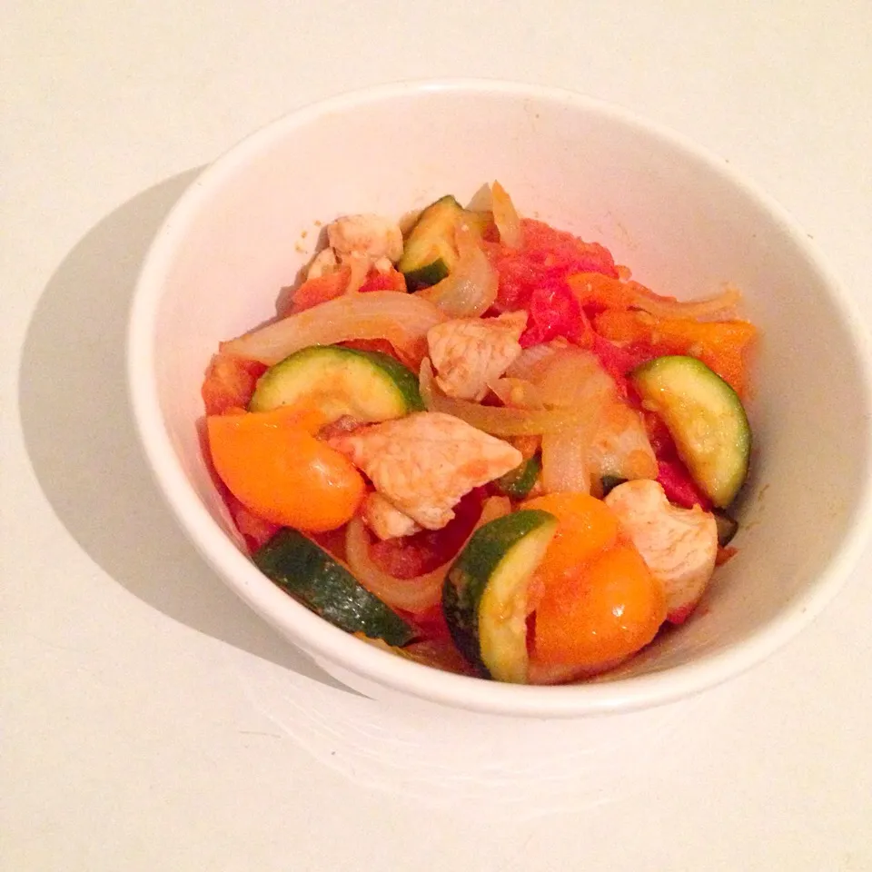 Snapdishの料理写真:Tomatoes, Courgettes, Orange peppers, Onions, Chicken|Meeさん