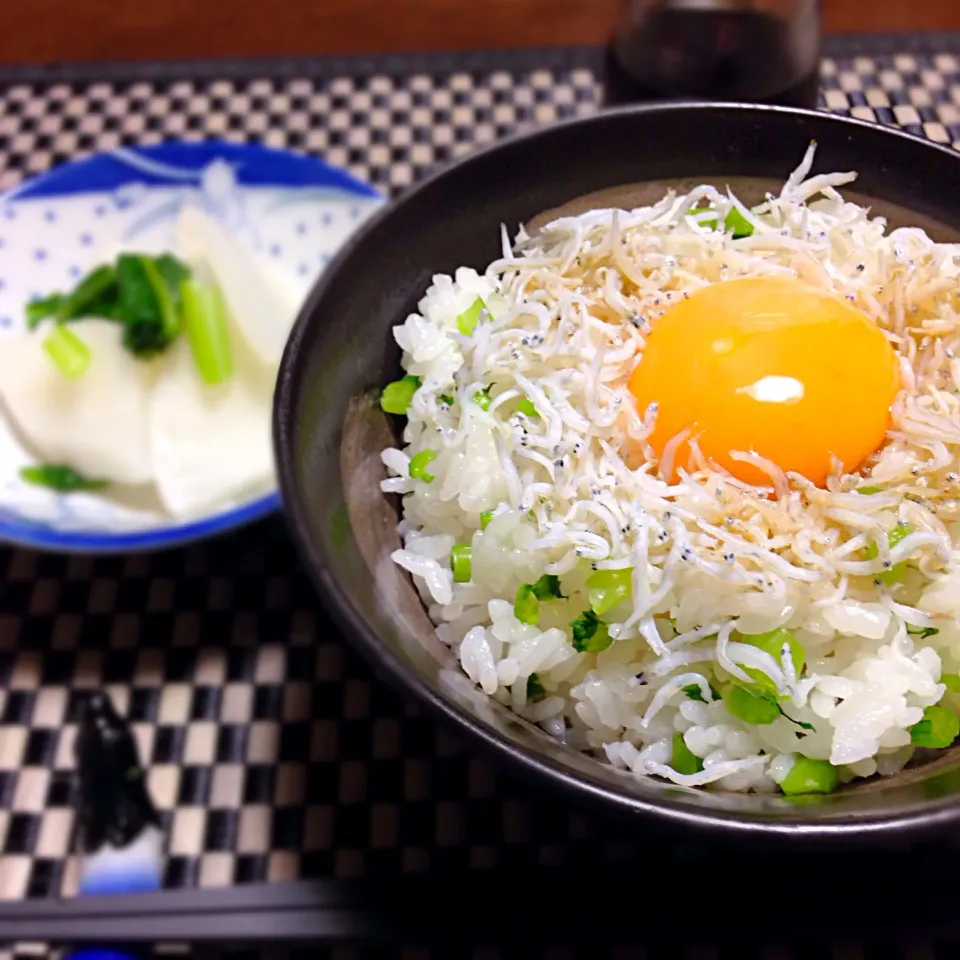 カブの葉とシラスの卵がけご飯🍚|あいさん