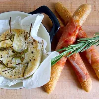 Snapdishの料理写真:Baked Camembert With Parma Ham Breadsticks