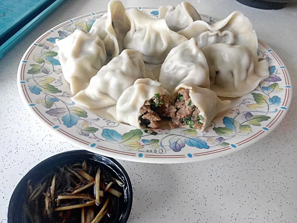 Stream Dumping.
In it is minced pork and spring onion.
Dip with vinegar and slice ginger.|秋平さん