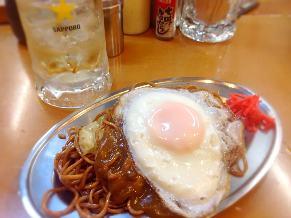 福ちゃん😋カレー焼きそば目玉焼きトッピング（笑）|アライさんさん