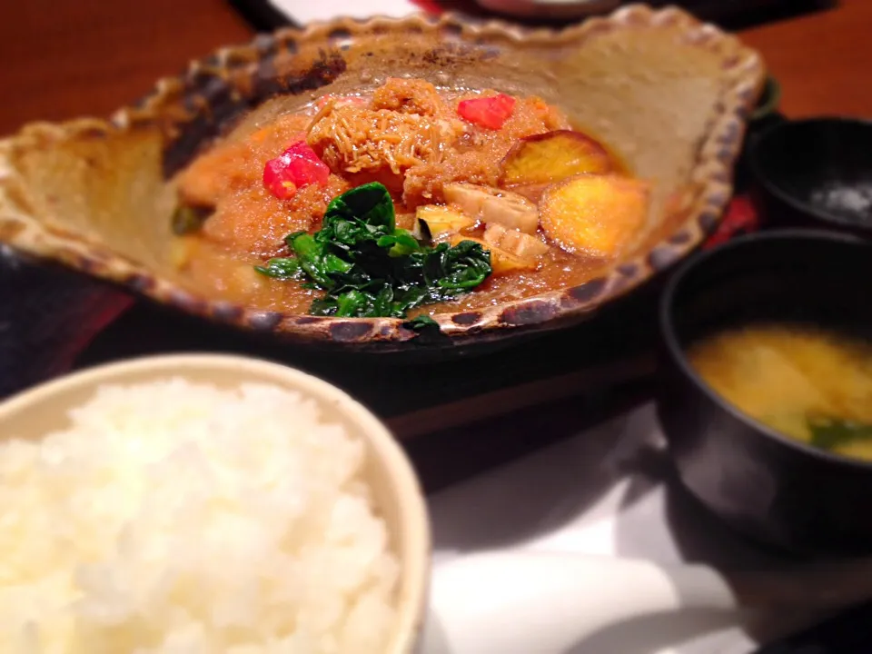 チキンかあさん煮定食|へろへろさん