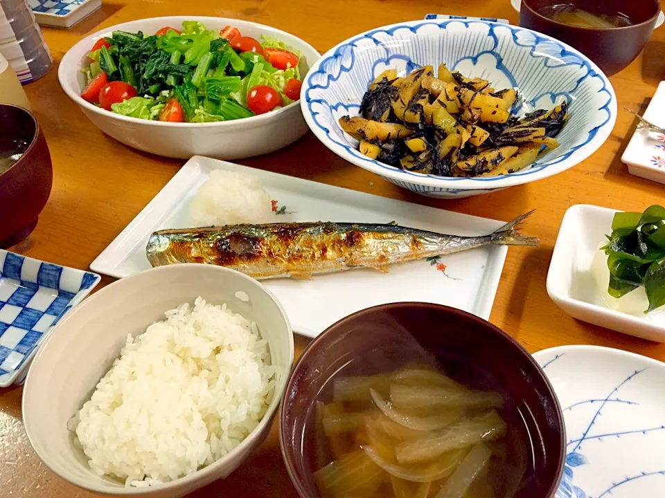 さんまの塩焼きとひじきとジャガイモの煮物|ルドルフさん