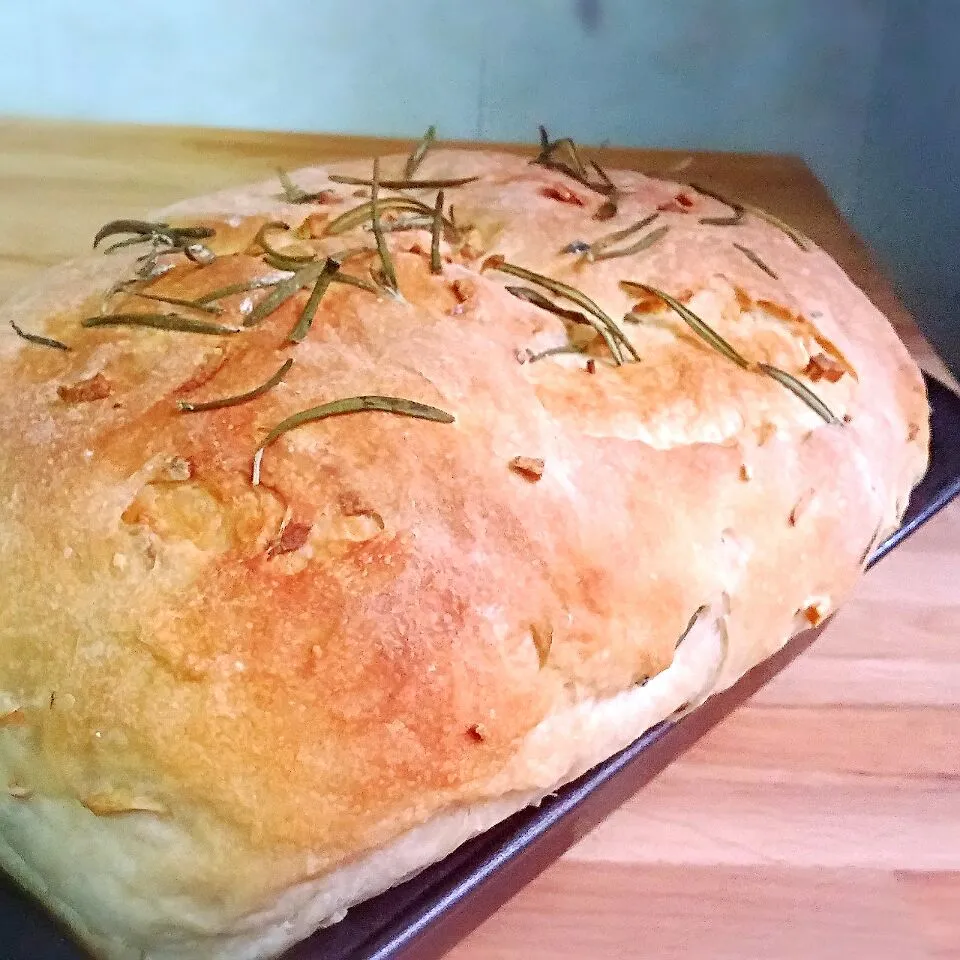 rosemary garlic white bread loaf|dotdotdotx2さん