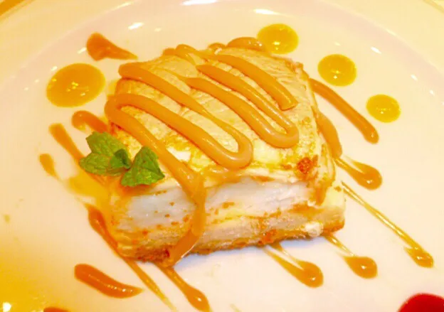 Frozen Brazo de Mercedes ( Layers of yema, mantecado ice-cream, meringue and graham crust ) 😍✨|Liezlさん