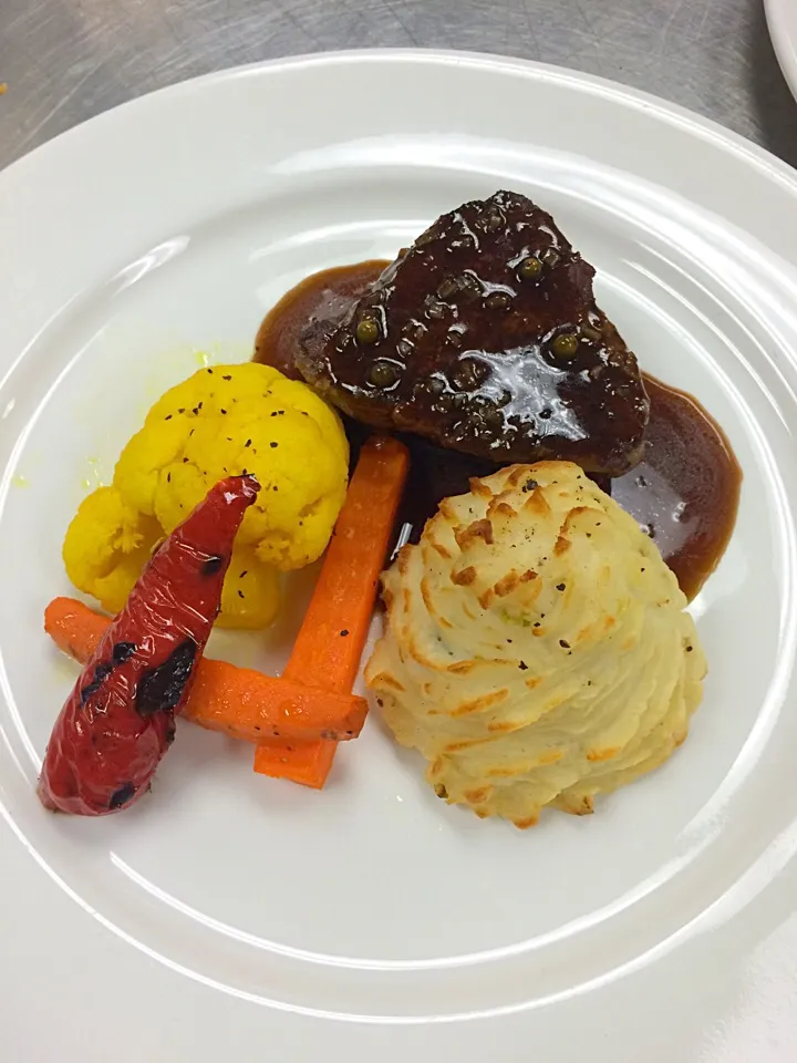 Beef tenderloin with a cognac peppercorn jus and Duchess potatoes|Milka Papricaさん