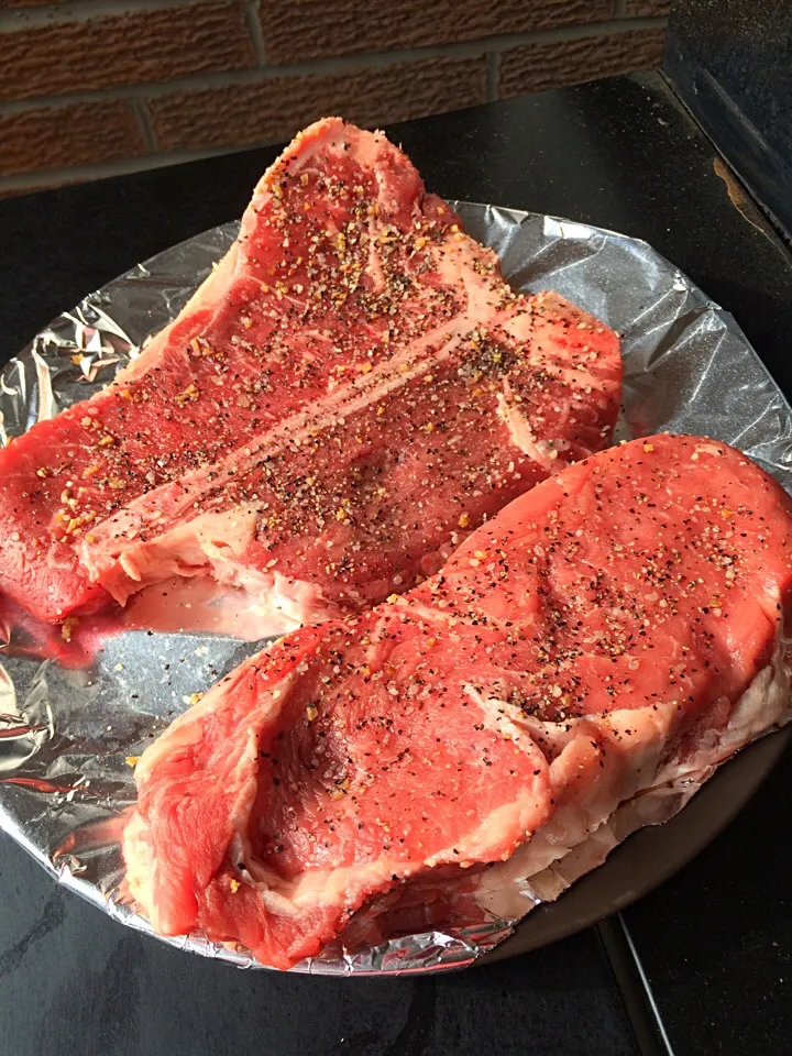 Snapdishの料理写真:T-Bone and Ribeye|Milka Papricaさん