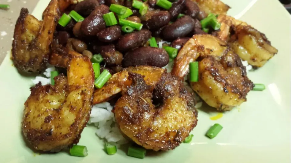 Snapdishの料理写真:New Orleans red beans n' rice with blackened shrimp|Culinary Kissesさん