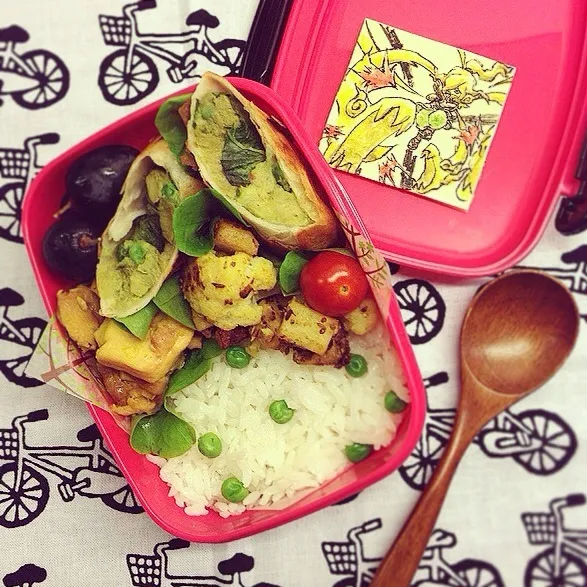 Snapdishの料理写真:Yokaiwatch Shiro-Orochi ⭐︎ Vietnamese Chicken and lemongrass Lunch box.  妖怪ウォッチ 白オロチ ⭐︎ ベトナム風チキンのレモングラス煮弁当|Yuka Nakataさん