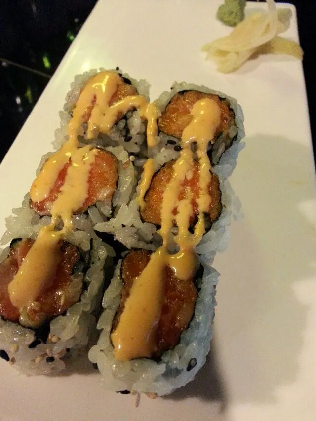 spicy salmon roll.|Polly Gelfusoさん