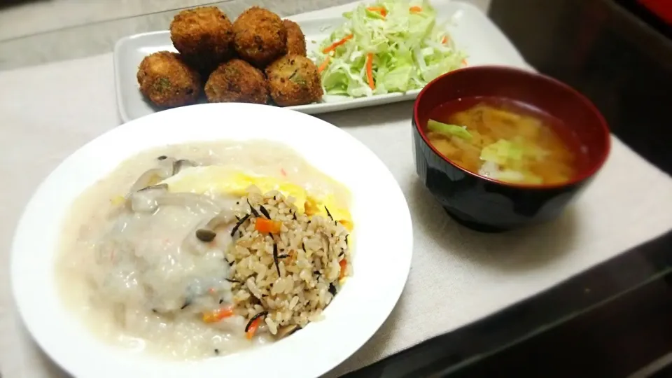 炊き込みご飯ｵﾑﾗｲｽ&豆腐ｺﾛｯｹ～
の晩ごはん✨|kaz(*･ω･)さん