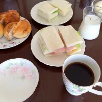 サンドウィッチとコーヒー|tsuzukiさん