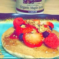 Snapdishの料理写真:Quinoa pancake with fresh berries and homemade granola|Katherineさん