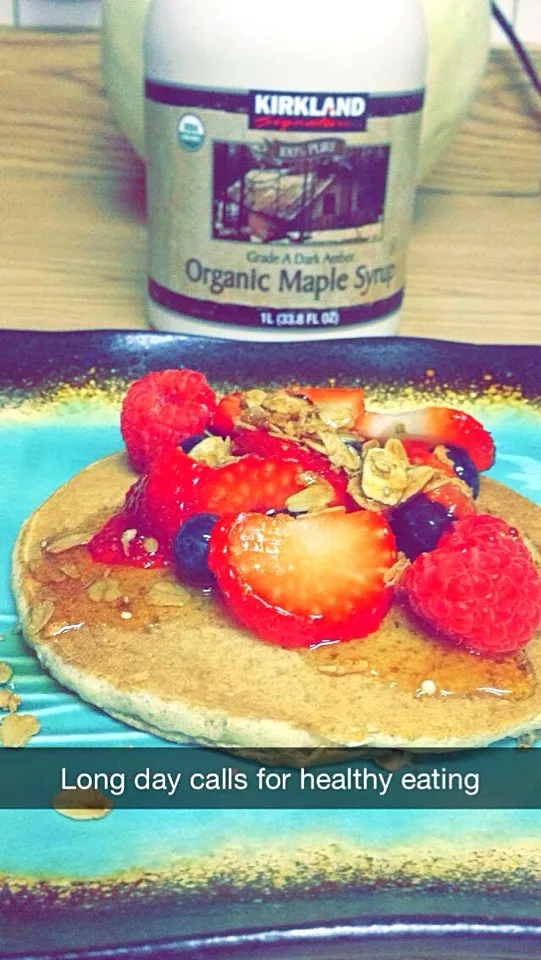 Snapdishの料理写真:Quinoa pancake with fresh berries and homemade granola|Katherineさん