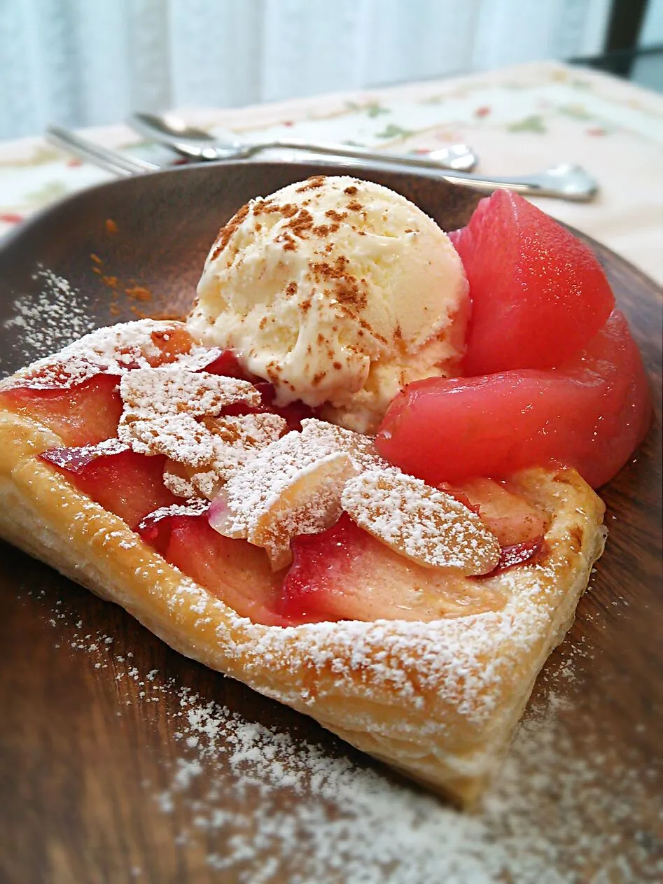 アップルパイ♡バニラアイスと林檎のコンポート添え|あゆさん