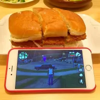 iPhone 6 plus vs コメダコーヒーのカツサンド|Yoshiaki Matsumuraさん