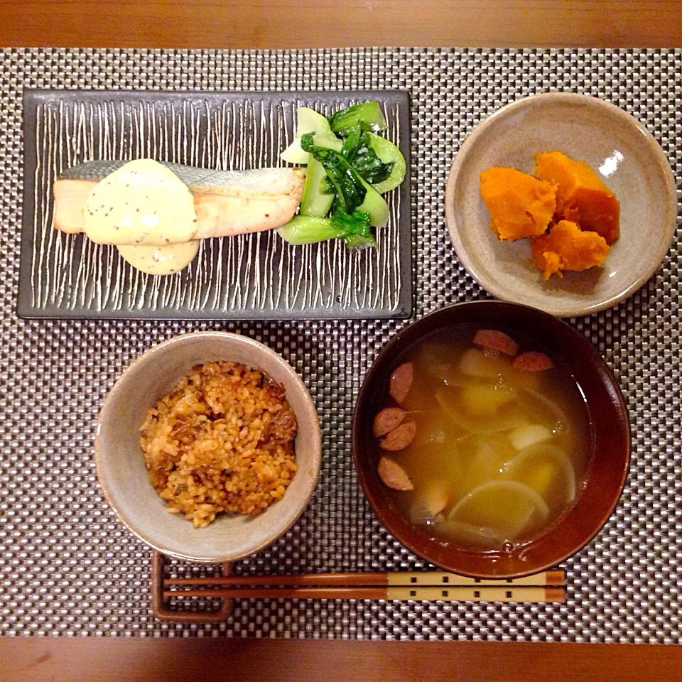 ろくろで作った茶碗と小皿で夜ご飯♡|Sugarさん