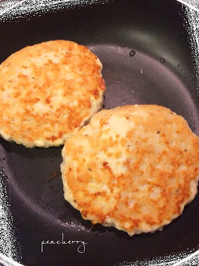 鶏団子を作りながら横でら鶏ミンチで豆腐バーグ〜！！|☆ぴ〜ちゃん☆さん