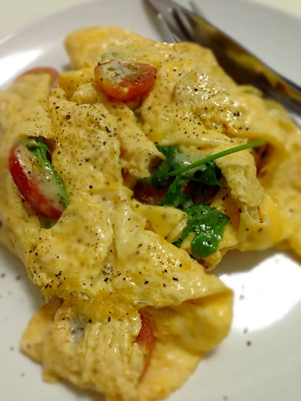 Rocket, cherry tomato and cheddar cheese omelette|karen limさん