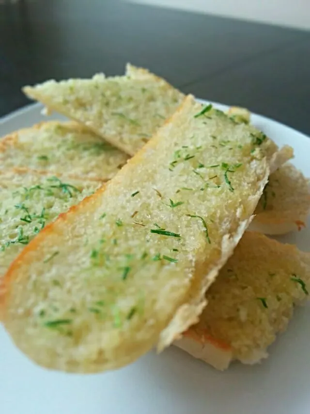 herbs & butter baguettes|LucieFoodさん