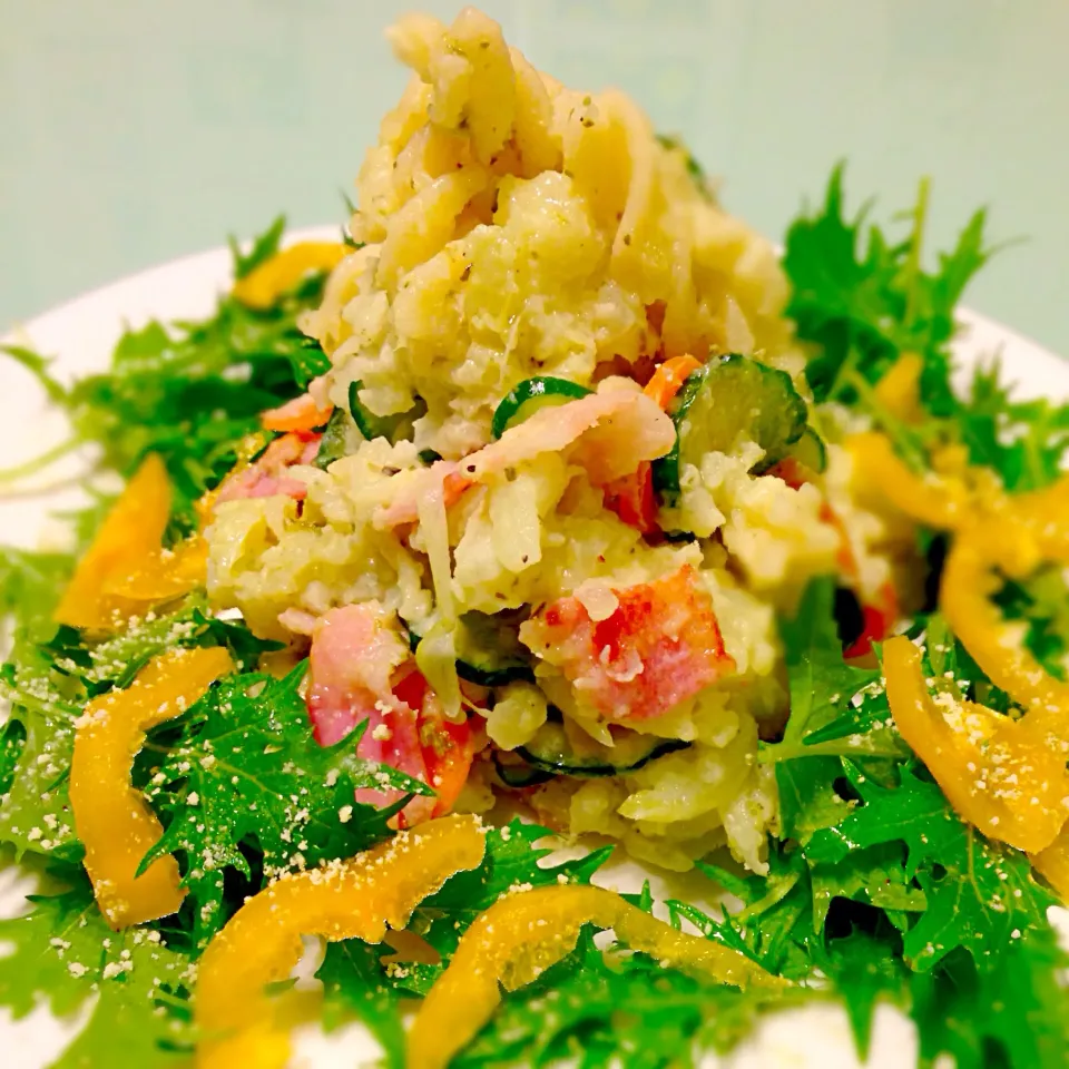 Basil Pesto and cream cheese Potato salad featuring ベランダ菜園な水菜🌿|yeluさん