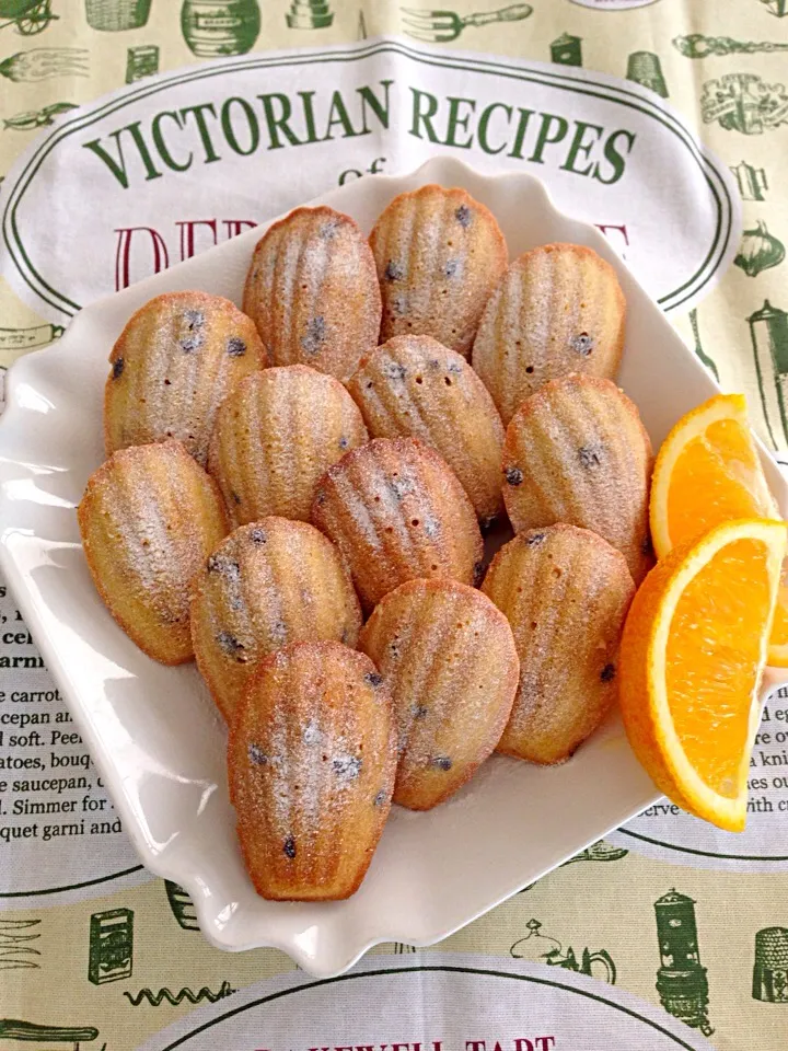 Orange Chocolate Chips Madeleines|Indah Levieさん