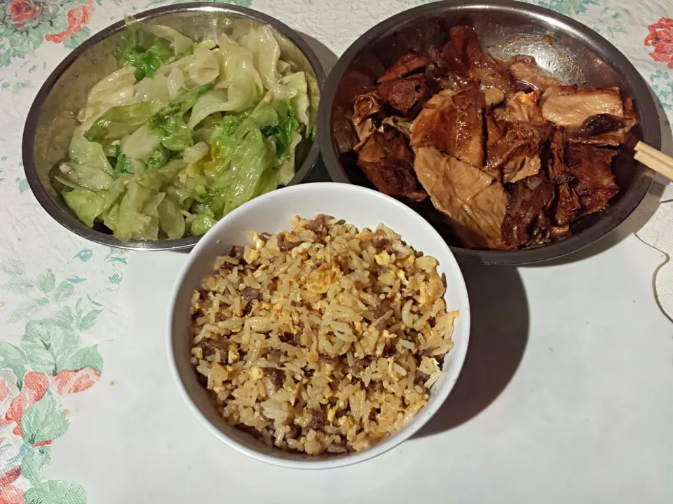 10/11/2014 Night 😊 牛肉粒蛋炒飯 枝竹炆鴨 炒生菜|Winnieさん