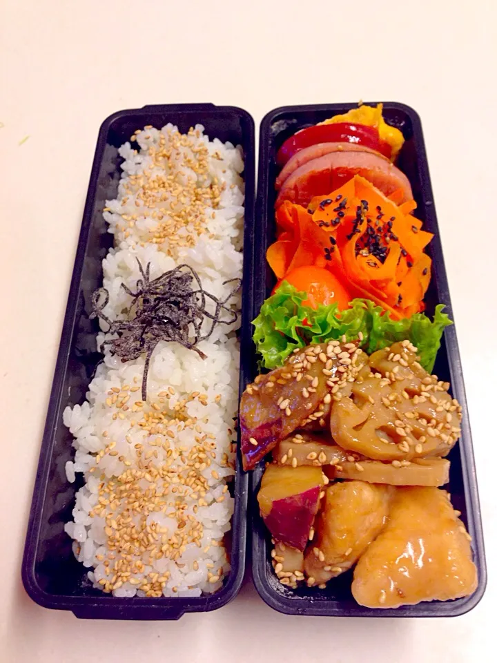 お弁当*ともさんの蓮根薩摩芋のデパ地下風&人参のバター炒めが入ってます⑅◡̈*|いのちゃんさん