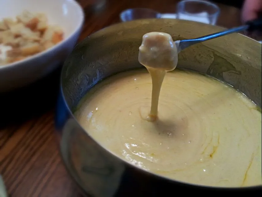 Fondue Savoyarde. 

Bread dipped in cheese melted together with white wine.  A decadent winter comfort food.

The type of cheese you use depends on what you can|Kkartsさん