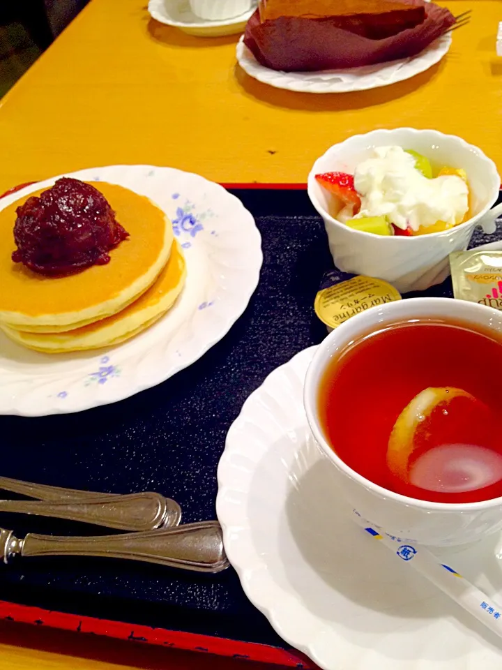 小倉ホットケーキ＆フルーツヨーグルト、レモンティー🍍🍓🍊🍋|ch＊K*∀o(^^*)♪さん