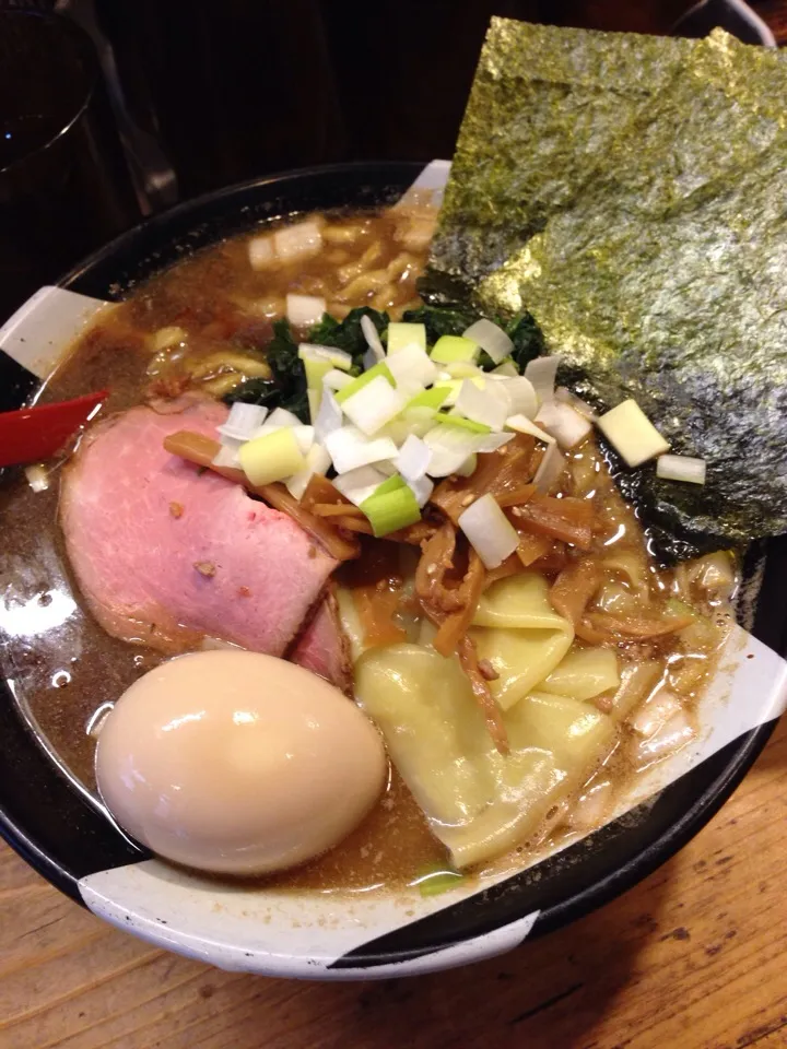 特製煮干しラーメン・渋谷煮干し凪。なんとなく前より良いエグミが少なくなった気がするなぁ…美味いんだけど。|MORiさん