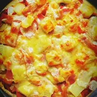 Snapdishの料理写真:Hawaiian Pizza 😋|Niki Nieeさん