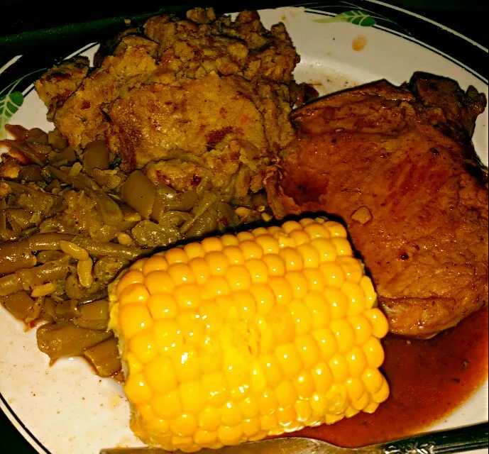 wine glazed pork chops cornbread dressing spicy green beans and corn on the cob|christl babcockさん