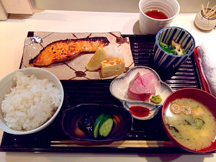 昼餉 〜五丁目 千 きいろ 銀さけの西京焼〜|えり(ぼちぼち)さん