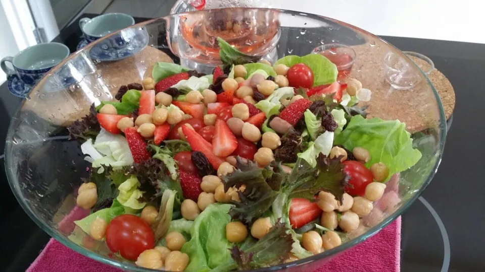 Fruits + vegetables + beans salad|Denise Danni Mahさん