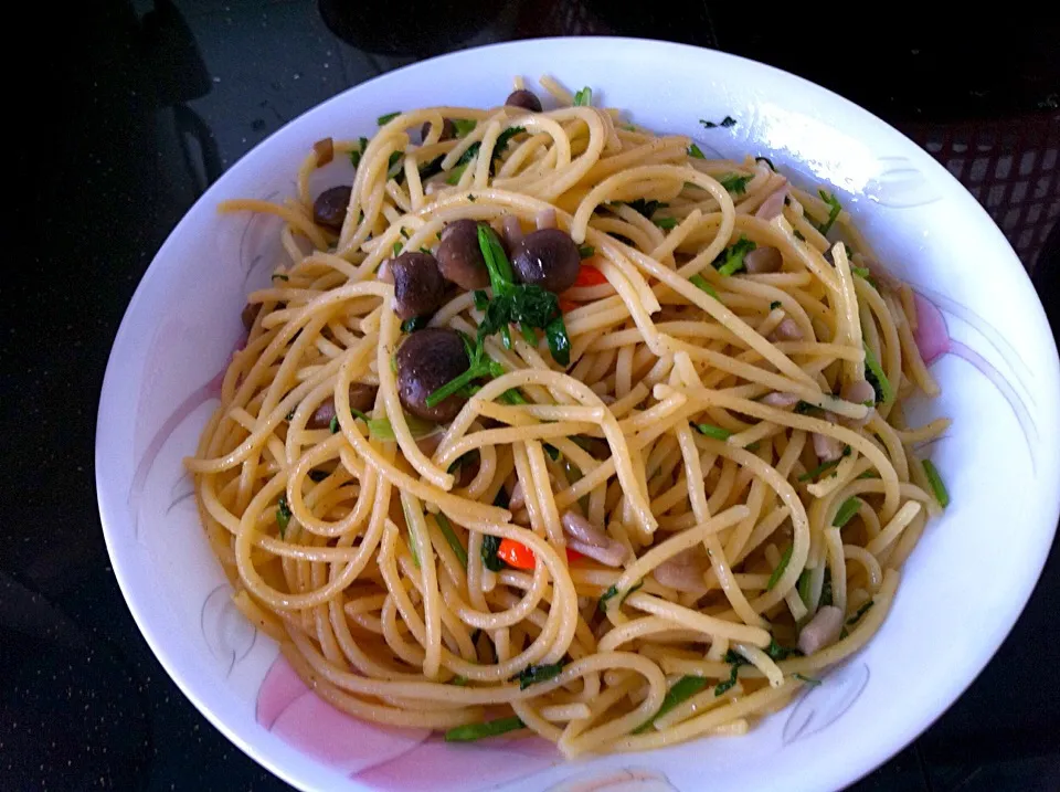 Snapdishの料理写真:Vegetarian Aglio Olio|Denise Danni Mahさん