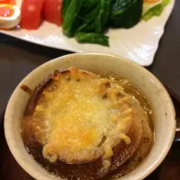 Snapdishの料理写真:歌いながら作ったオニオングラタンスープ！|mihotan2さん